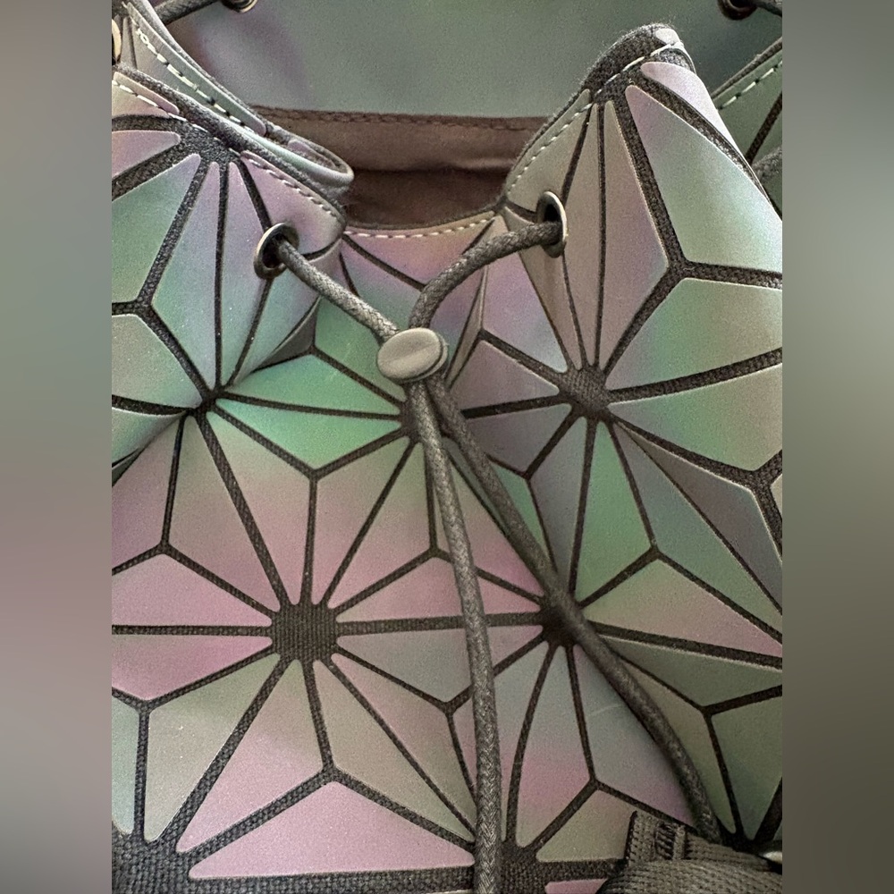 BAO BAO ISSEY MIYAKE Holographic Geometric Prism PVC Backpack Drawstring Flap - Picture 4 of 9